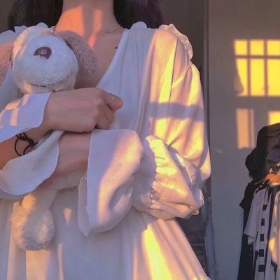 我靠摆摊娶富婆